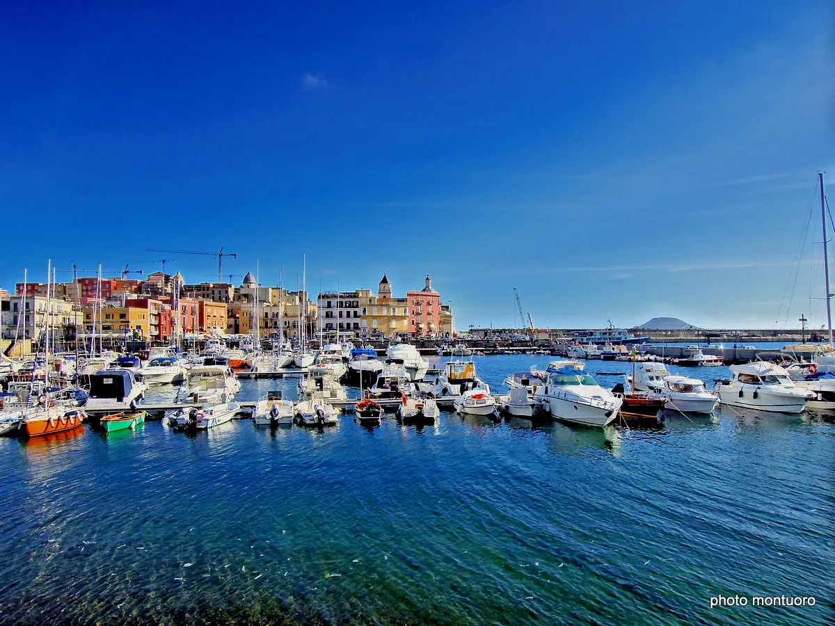 Il porto di Pozzuoli