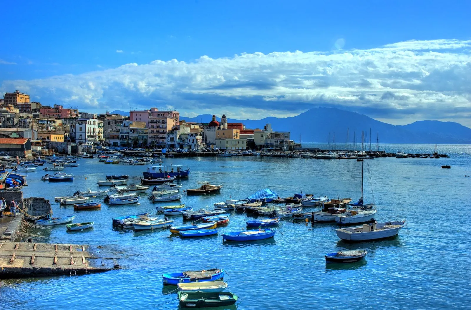 Il porto di Napoli